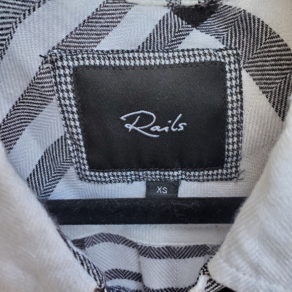 Rails White Black Plaid Rayon Long Sleeve Top - Picture 6 of 7
